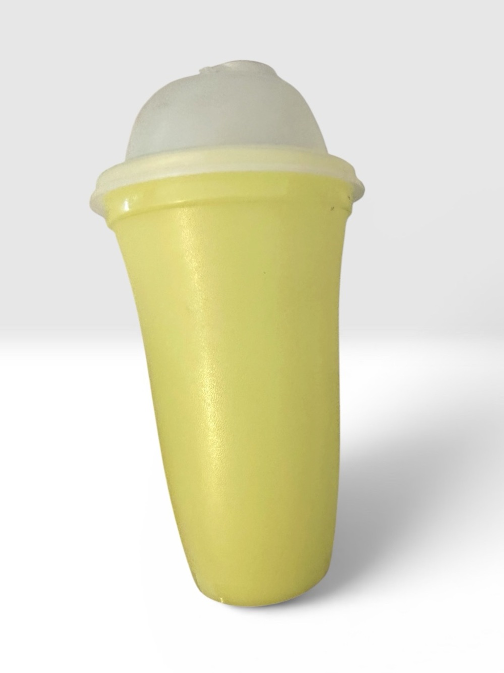 Vintage Tupperware #844-25 Quick Shake Blender Mixer Yellow